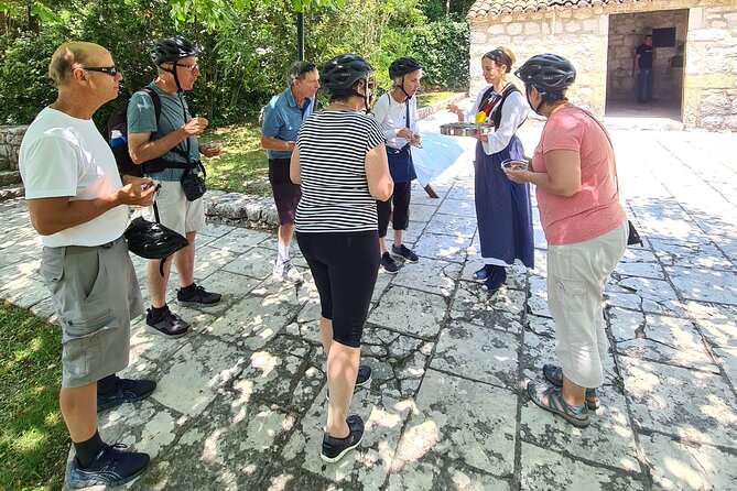 E-Bike Tour + Gourmet Lunch + Wine Tasting (Small Group) - A three-course lunch with Konavle flavors