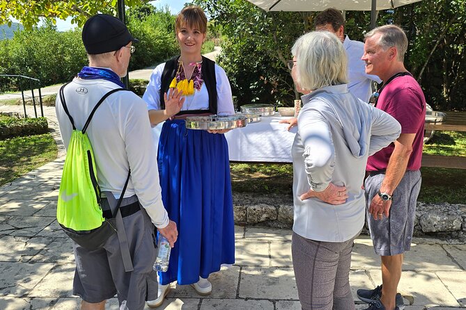 E-Bike Tour + Gourmet Snack + Wine Tasting (Small Group) - The guides make the difference