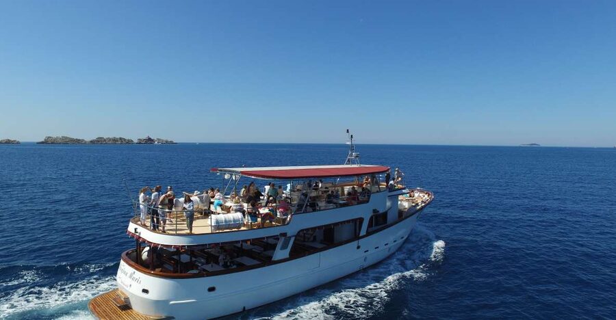 Elaphiti Islands: Full-Day 3-Island Tour with Lunch - Lunch on the Elaphiti route