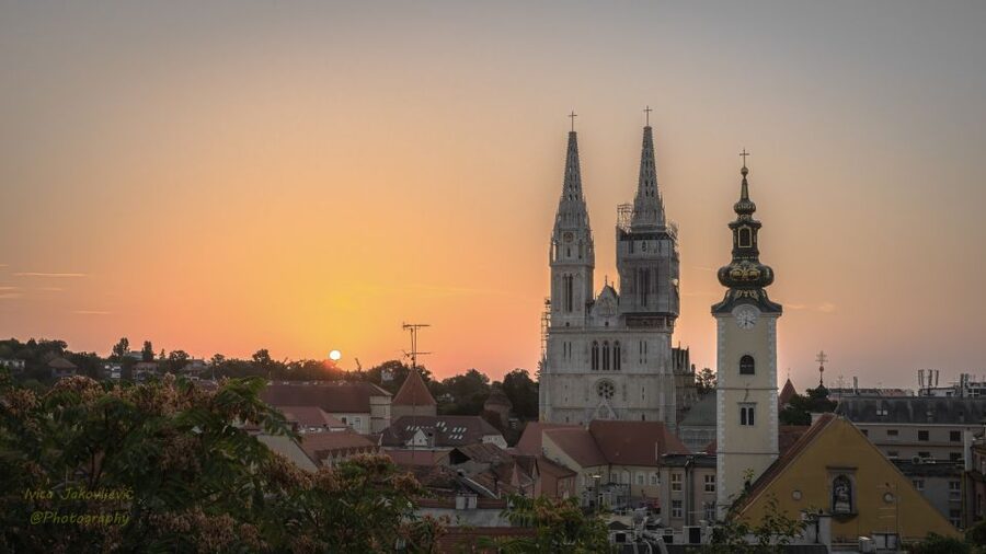 Exclusive old Zagreb walking tour - Kaptol, Zagreb Cathedral, and Dolac Market