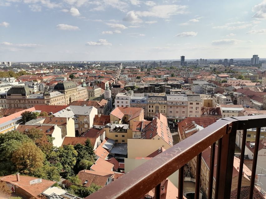 Exclusive old Zagreb walking tour - Crossing into Gradec through Kamenita Vrata