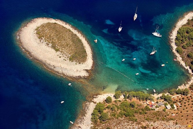 Exclusive Private Tour: Red Rocks & Pakleni Islands - Velo Borče, the Green Lagoon