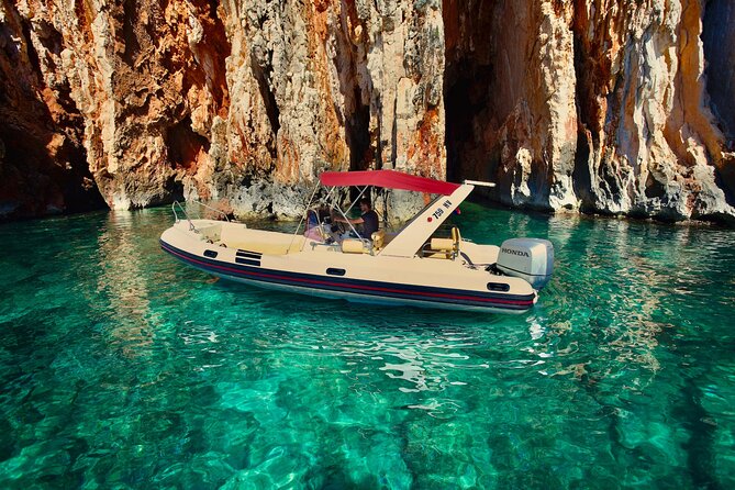 Exclusive Private Tour: Red Rocks & Pakleni Islands - Skippers, service, and the private atmosphere