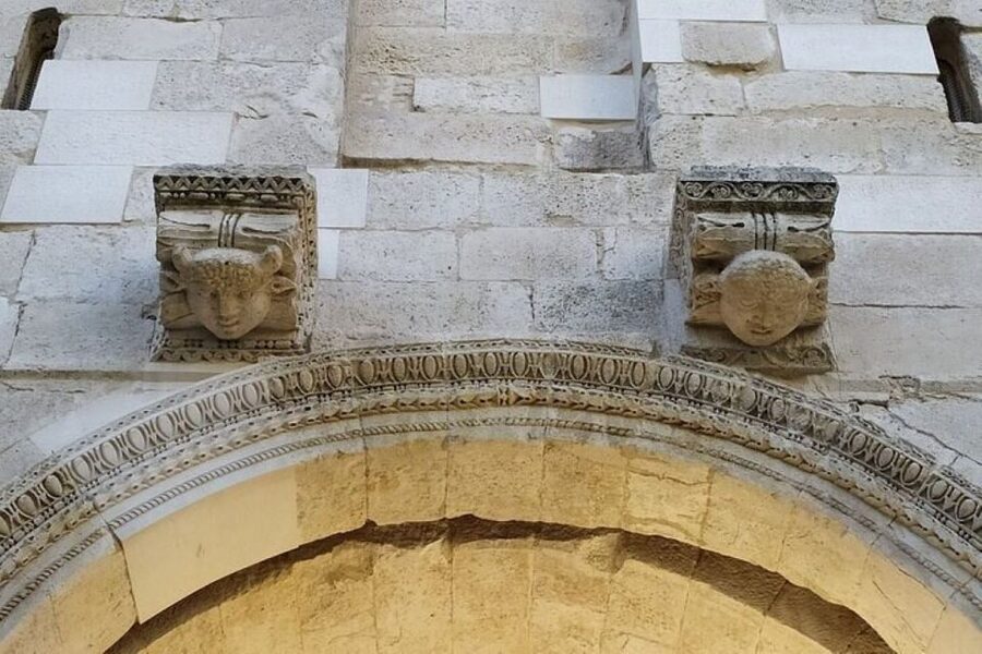 Experience Split History Walking Tour With Local Historian - Peristil, the palace’s grand central square
