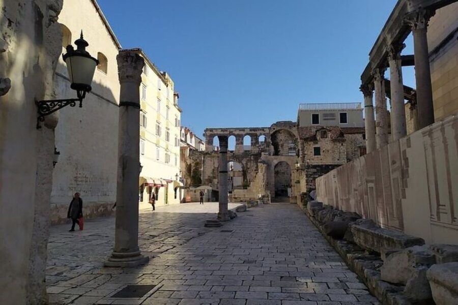 Experience Split History Walking Tour With Local Historian - Jupiter’s Temple and the palace’s religious world