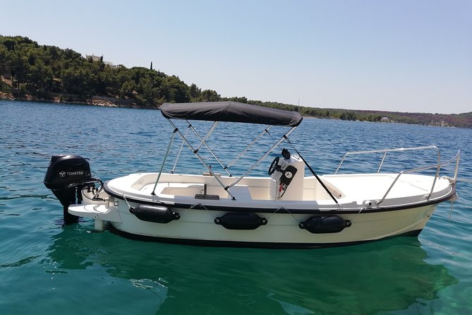 Explore the West coast of the island Brac by BETINA boat - Why this Brac boat rental works so well