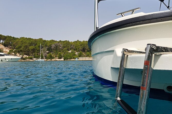 Explore the West coast of the island Brac by BETINA boat - Sutivan: village time between swimming stops