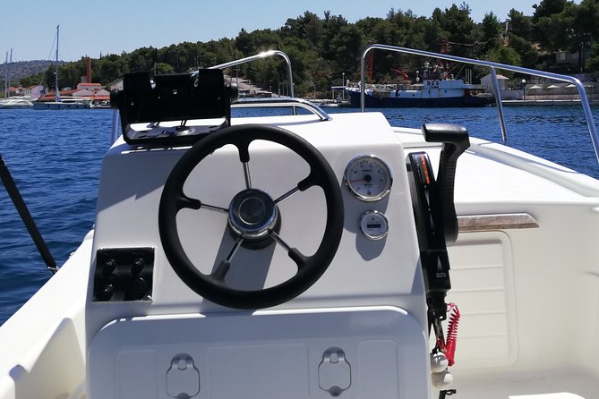 Explore the West coast of the island Brac by BETINA boat - Who should book this private day