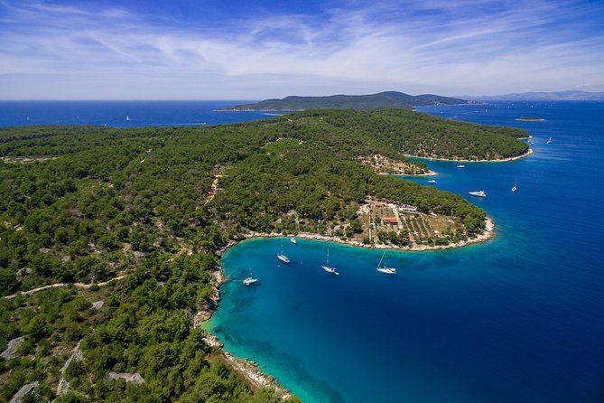 Explore west side of island Brač with Pasara boat - Traditional Dalmatian boat - What driving the Pasara is really like