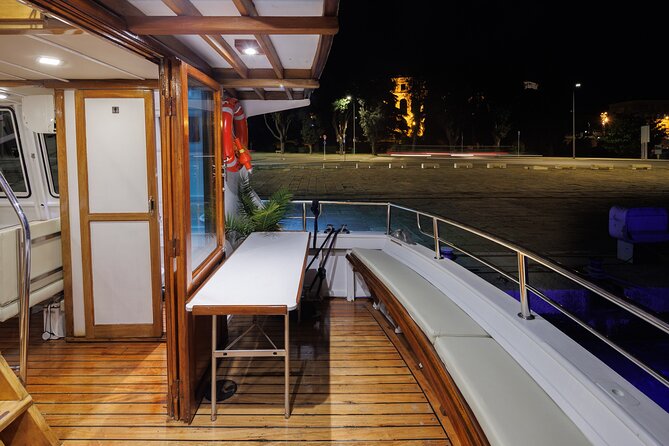 Fantastic DOLPHIN & SUNSET TOUR with dinner ( Pula-NP BRIJUNI ) - Dinner on board: simple, included, and practical