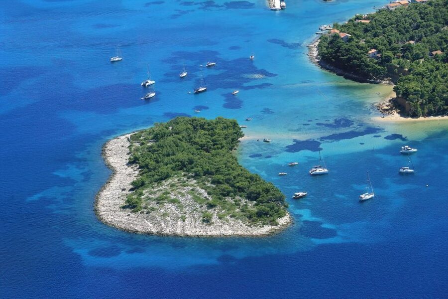 From Biograd: Golden Island of Vrgada Trip with Lunch - The sandy beach and the case for staying put