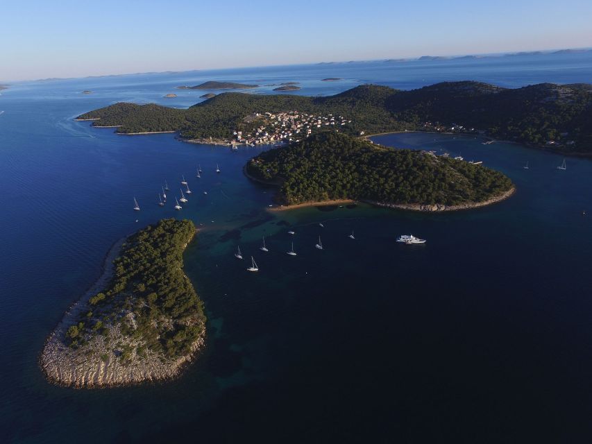 From Biograd: Golden Island of Vrgada Trip with Lunch - Passing Pašman and watching near Košara