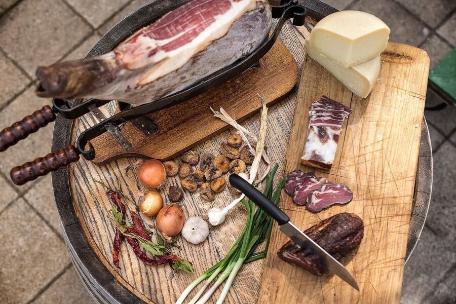 From Biograd: Wine and Olive Oil Tasting in Ražnjevića Dvori - Prosciutto, cheese, bread, and estate olive oil