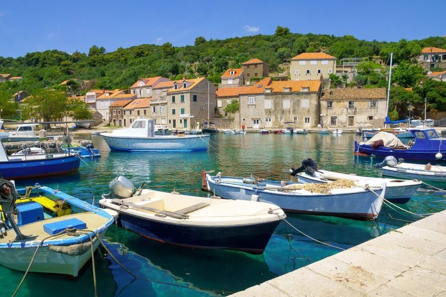 From Dubrovnik: Elaphite Islands Day Trip with Lunch - Lunch on the boat, with a useful choice of menus