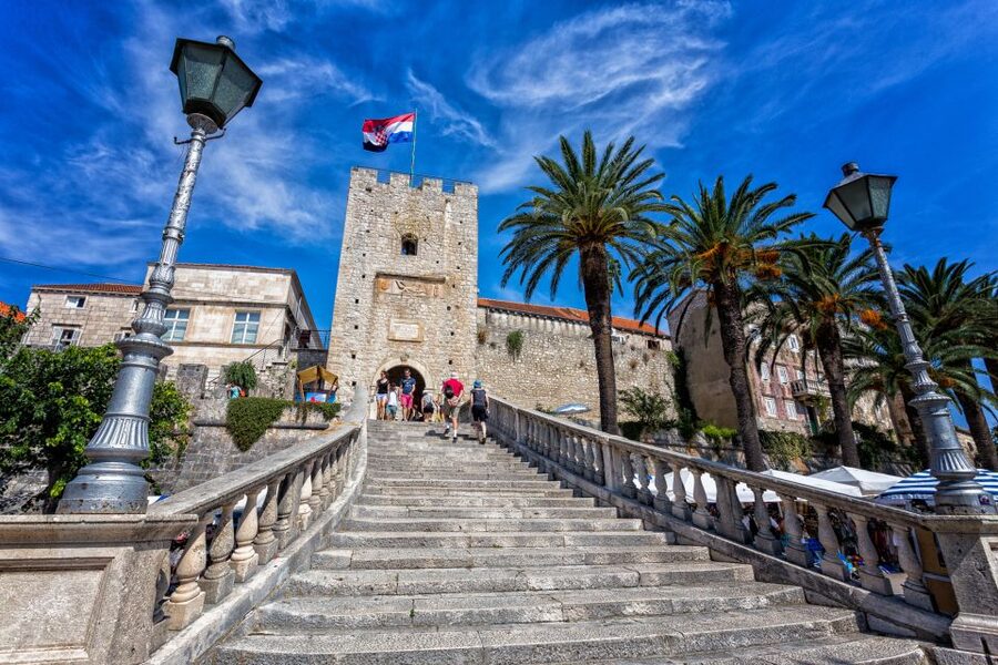 From Dubrovnik: Island of Korčula with wine tasting - Walking through Korčula’s medieval center