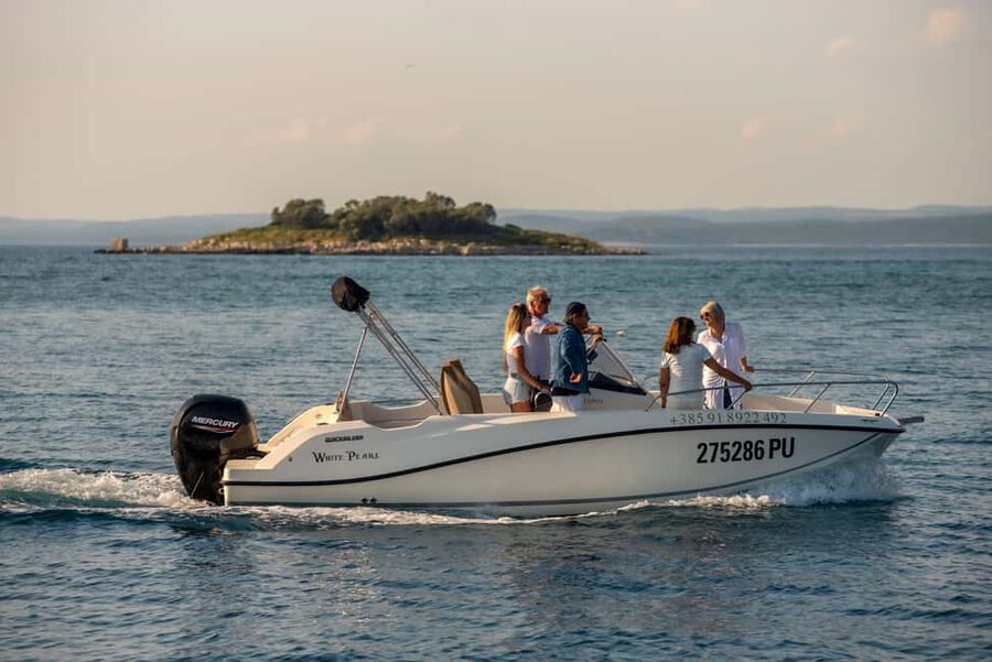 From Fazana: Dolphin watching and snorkeling in Blue Cave - From Fažana port to the open Adriatic