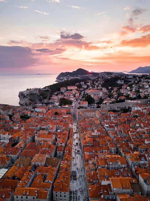 From Makarska: Day Trip to Dubrovnik - The minibus experience and daily rhythm