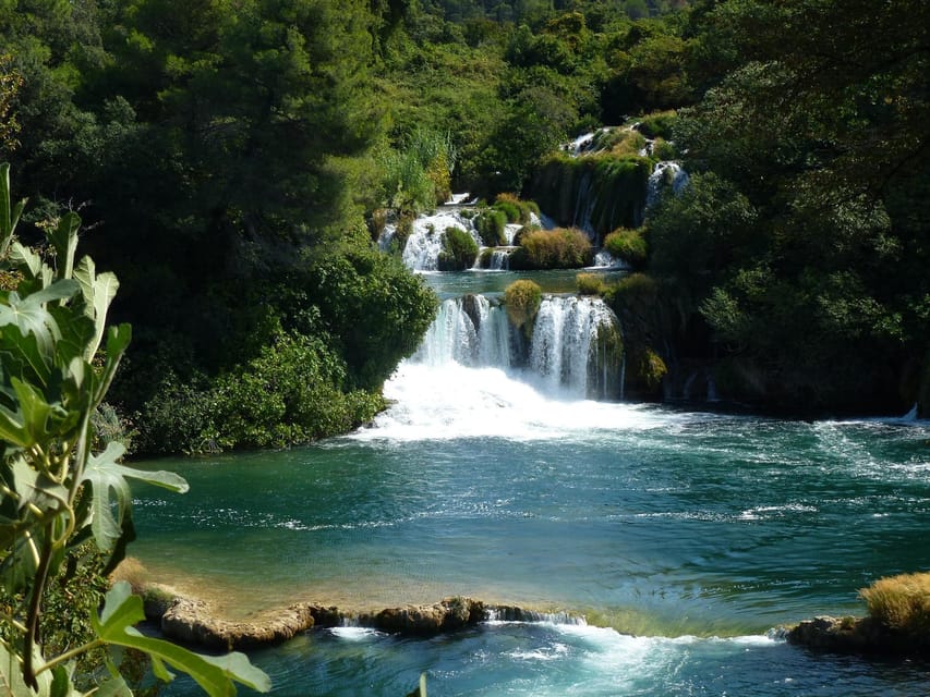 From Makarska: Krka Waterfalls & Šibenik Day Trip - The guide question: independent or escorted?
