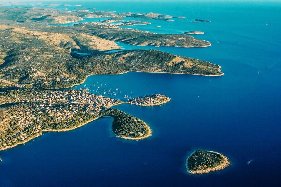 From Sinj: 1.5-Hour Private Flight over Kornati & Šibenik - Trogir and the wide curve of Kaštela Bay