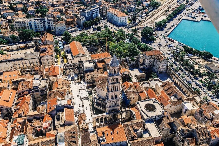From Sinj: Panoramic Flight over Split - Along the southern coast and back through Solin