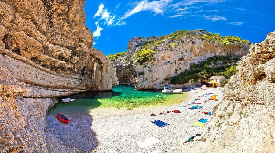 From Split: 5 Islands and Blue Cave Boat Tour - Hvar’s old-town break