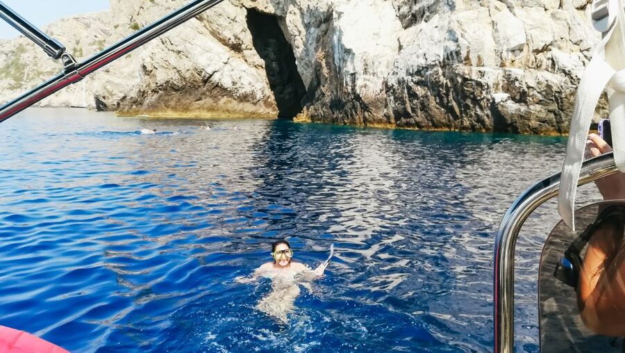 From Split: Blue Cave & 5 Islands with Vis & Hvar Boat Tour - The speedboat ride: thrilling, cold, and sometimes rough