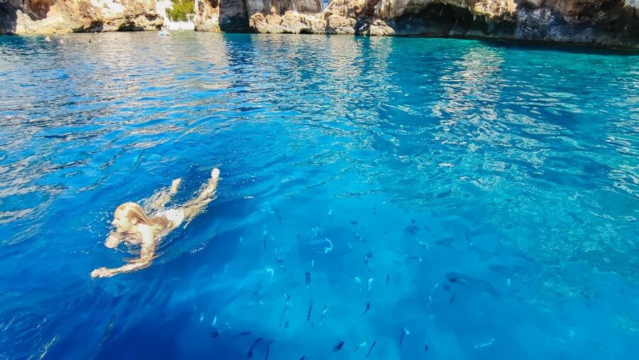 From Split: Blue Cave & 5 Islands with Vis & Hvar Boat Tour - The 90-minute run to Biševo and the Blue Cave