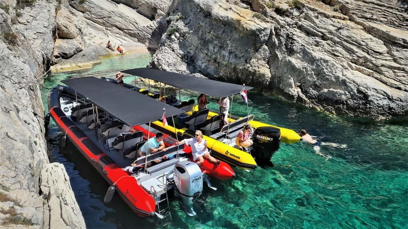 From Split: Blue Cave, Hvar, Mamma Mia, 5 Islands boat Tour - Komiža, the Mamma Mia stop on Vis