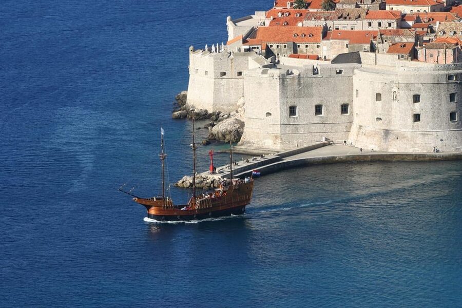 From Split: Dubrovnik Day Trip incl. Stop in Ston - Crossing the Pelješac Peninsula