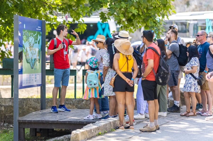 From Split: Krka Waterfalls day tour & wine tasting - Wine, cheese, and free time in Skradin