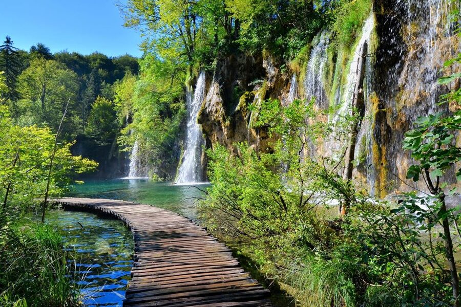 From Split: Plitvice Lakes Fully-Guided Day Tour - Walking the 12 Upper Lakes