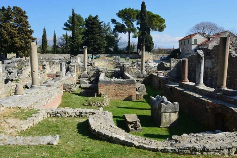 From Split: Private Salona and Fortress of Klis Tour - Klis Fortress and the view over Split