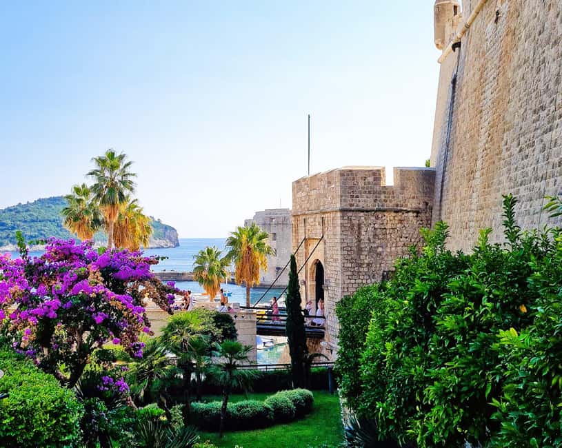 From Split/Trogir: Dubrovnik Guided Tour with a Stop in Ston - Ston: walls, coffee, and a short look