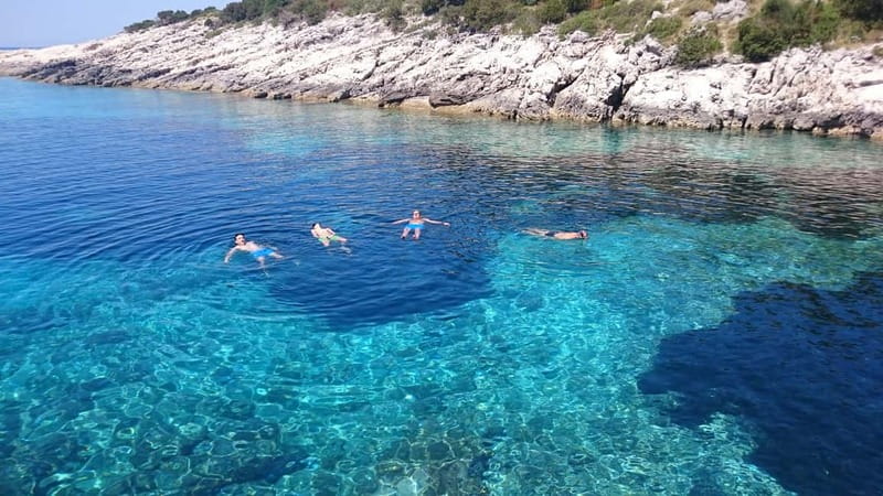From Zadar: Full-Day kayak adventure in Dugi Otok - Cliff jumping with an easy way out