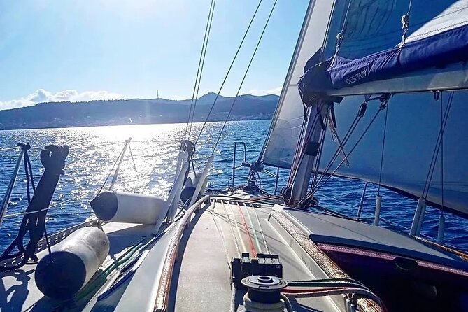 From Zadar: Full day sailing tour - The boat and group-size question