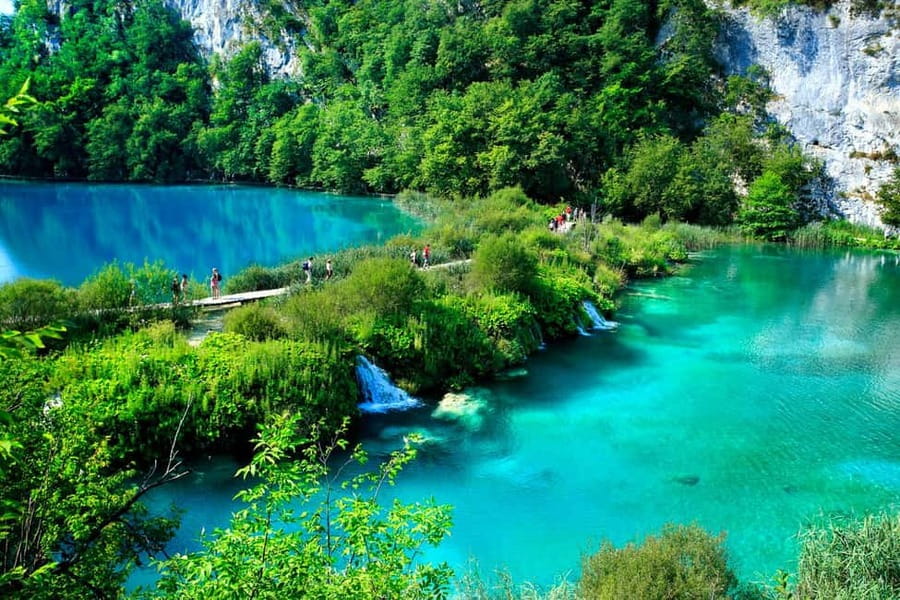 From Zadar: Plitvice Lakes National Park Day Trip +Boat Ride - The Upper Lakes and their travertine barriers