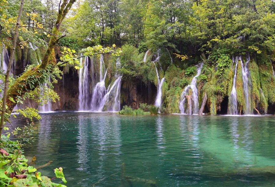 From Zadar: Plitvice Lakes National Park Tour - Crowds, weather, and the walking reality