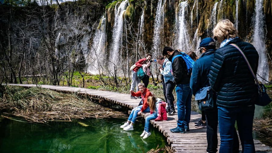 From Zagreb: Plitvice Lakes National Park Full-Day Tour - The panoramic train and a little relief for tired legs