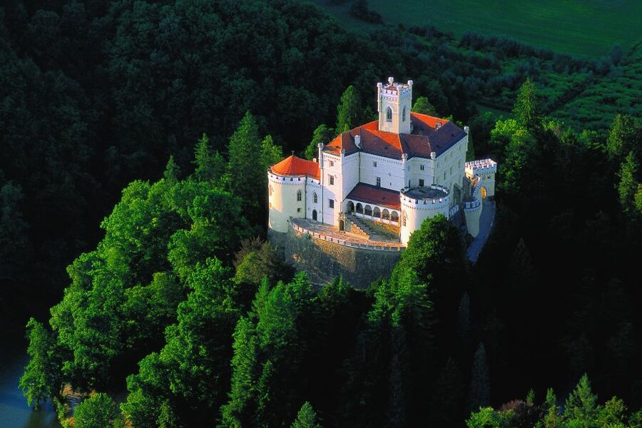 From Zagreb: Prehistoric and Medieval Croatia Tour - From Neanderthals to noblemen in one morning