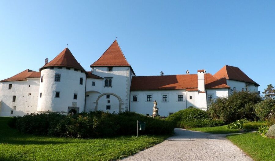 From Zagreb: Prehistoric and Medieval Croatia Tour - Varaždin, old streets, and St. Grgur’s toe