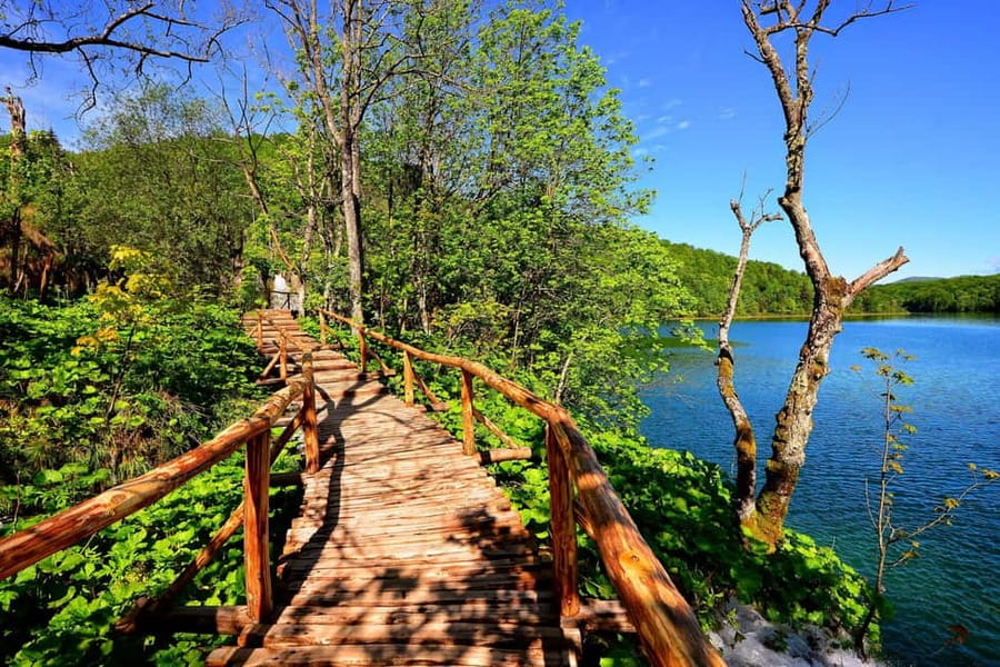From Zagreb: Rastoke and Plitvice lakes Guided Day Trip - Summer color, autumn quiet, and winter snow