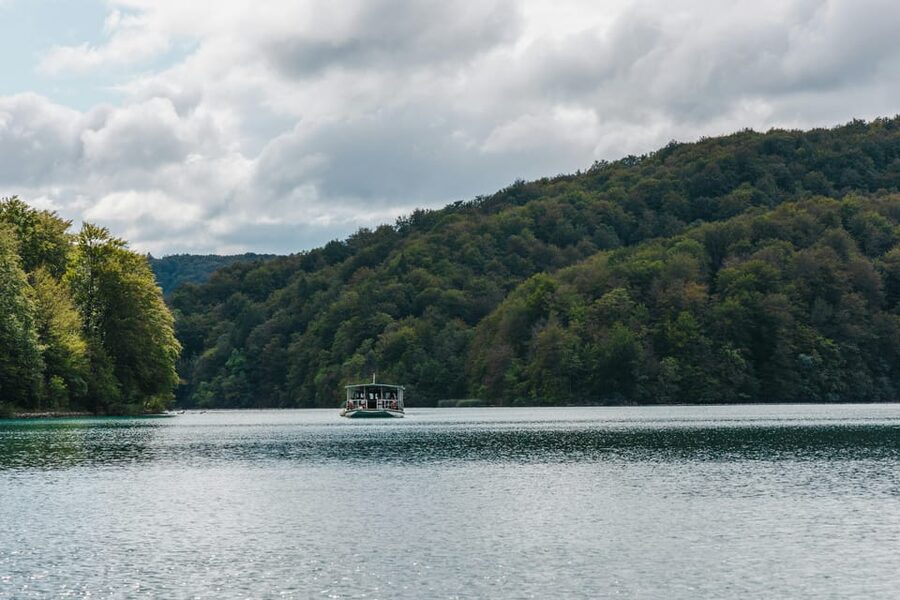 From Zagreb to Plitvice Lakes and Rastoke - Private day tour - What the private vehicle adds
