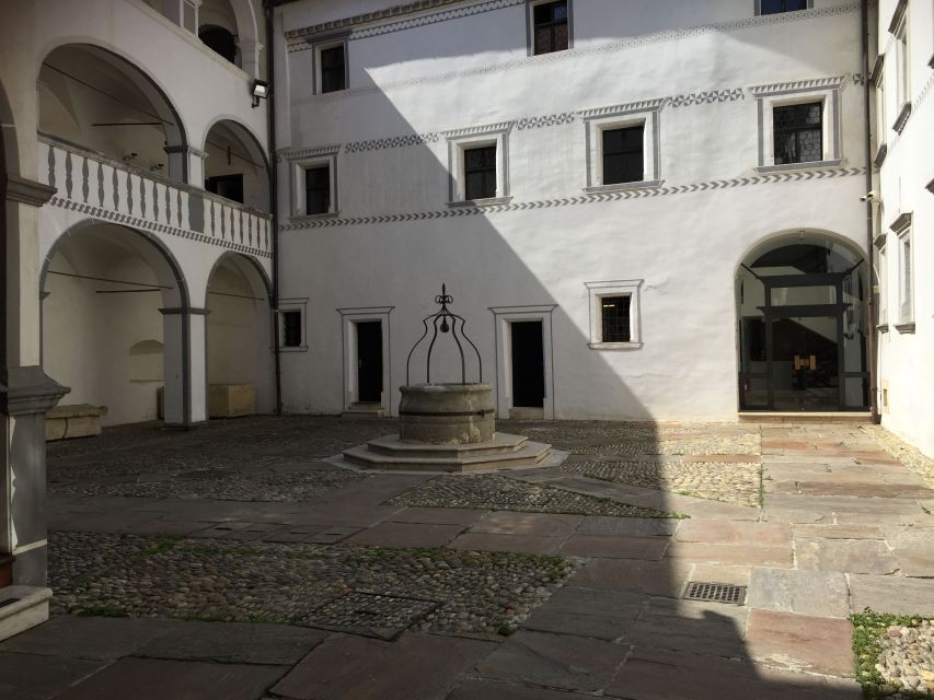 From Zagreb: Varazdin Baroque Town & Trakoscan Castle - Varaždin, a baroque town built for wandering
