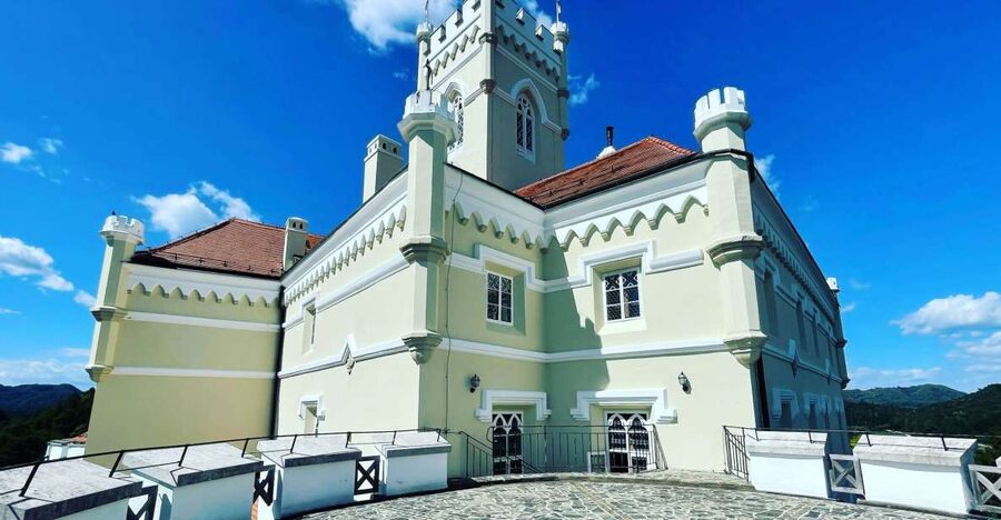 From Zagreb: Varazdin Baroque Town & Trakoscan Castle - Meeting at Zrinjevac and riding north