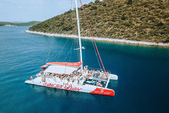 Full-Day Catamaran Cruise to Hvar & Pakleni Islands with Food and free Drinks - Hvar gives the day its sightseeing break