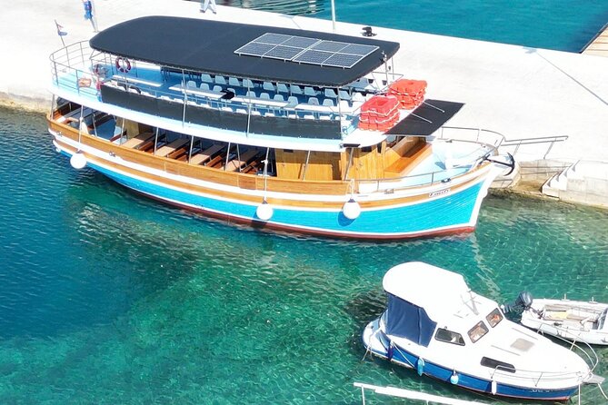Full-Day Dubrovnik Elaphite Islands Cruise with Lunch and Drinks - What the boat day feels like between islands