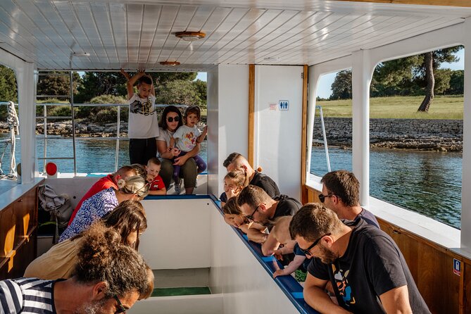 Glass boat tour Fažana with swimming stop - Service and reliability