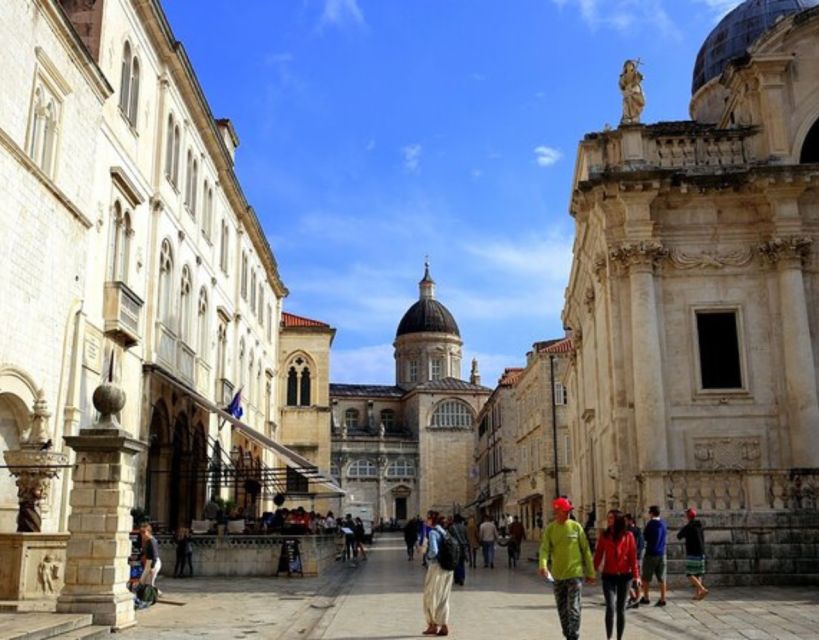 Group tour: Dubrovnik Walking Tour (1h duration, 9:30am, 6pm - Why a local guide helps in Dubrovnik
