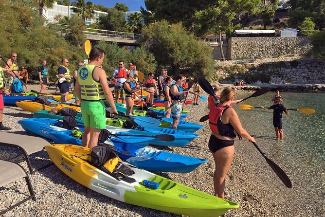 Guided kayaking tour to Pakleni islands - A restaurant stop at Tri Grede