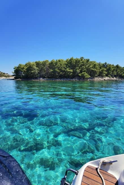 Half-day speedboat trip from Zadar with drinks - Preko: 75 minutes for coffee and a swim